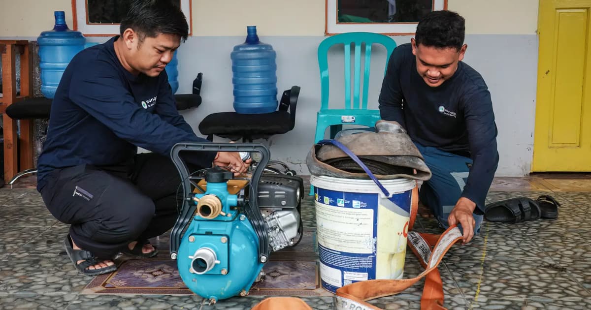 Volunteers battle massive Indonesian wildfires amid regional haze crisis