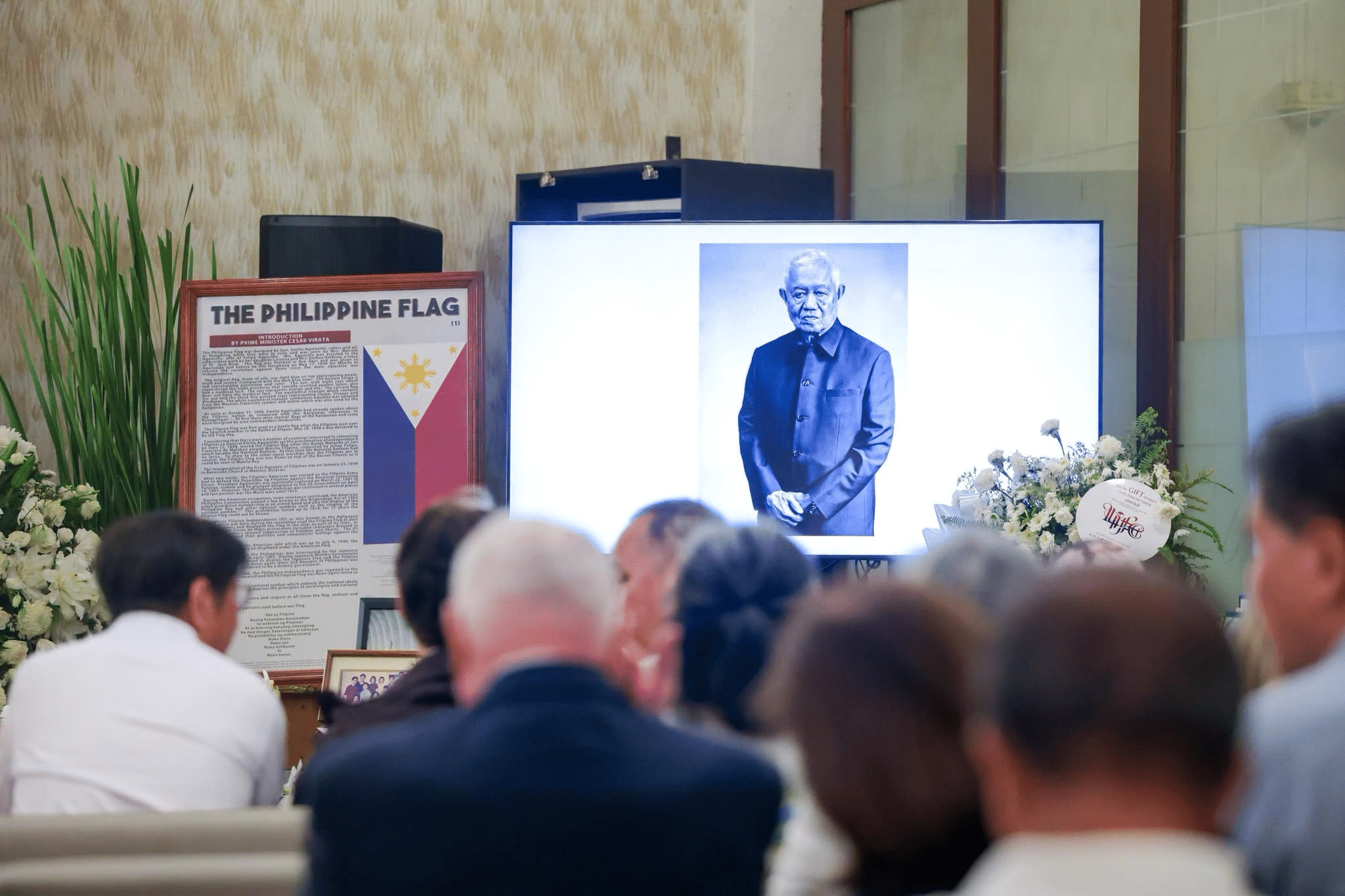 Supreme Court Justice Zalameda Honored with UE's Honorary Doctorate