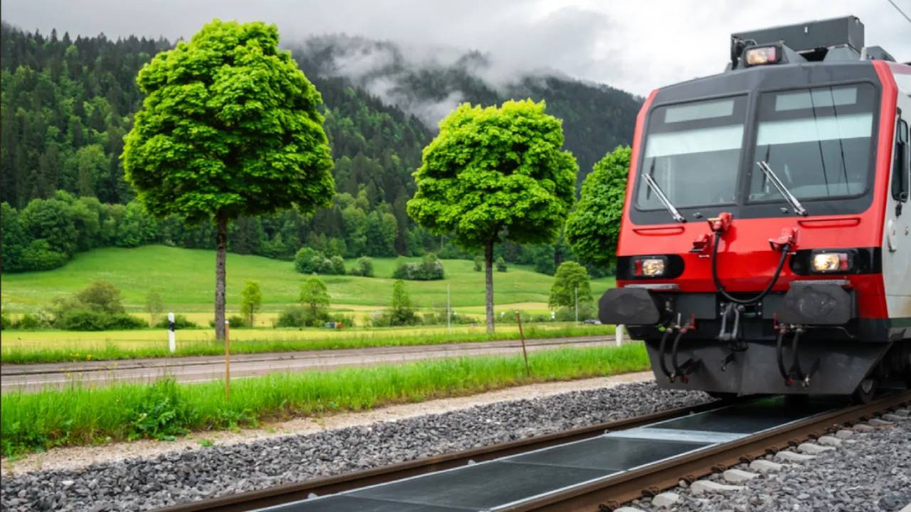 Swiss Railways Test Solar Panels on Active Train Tracks