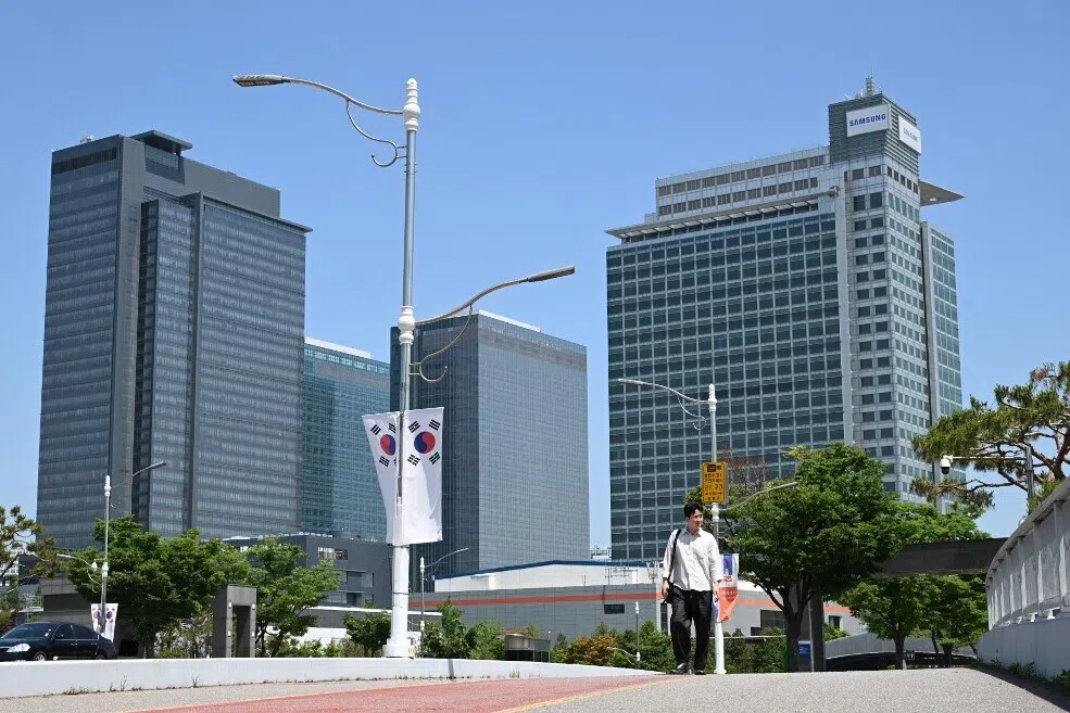 Samsung, SK Hynix payouts test Seoul's corporate governance push