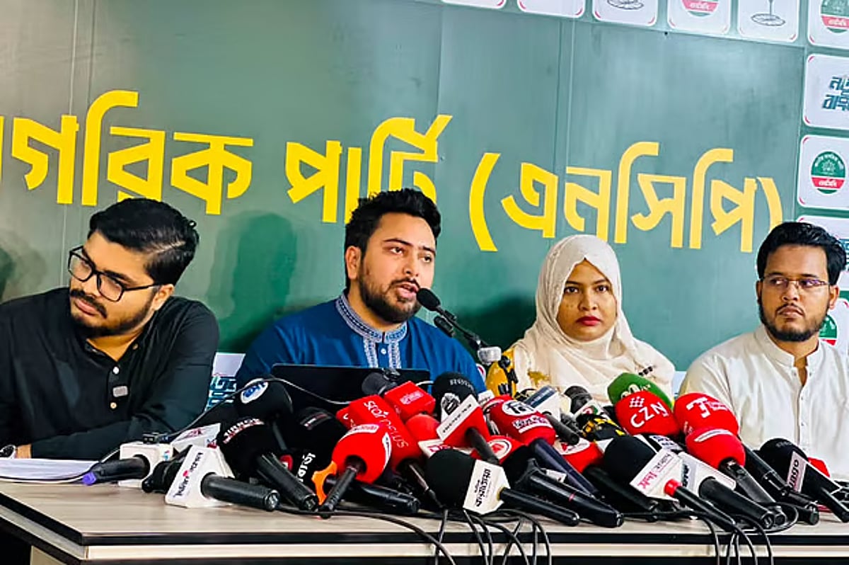 ১৮০ দিনে সরকার অদক্ষতা ও অব্যবস্থাপনার নজির স্থাপন করেছে: নাহিদ ইসলাম
