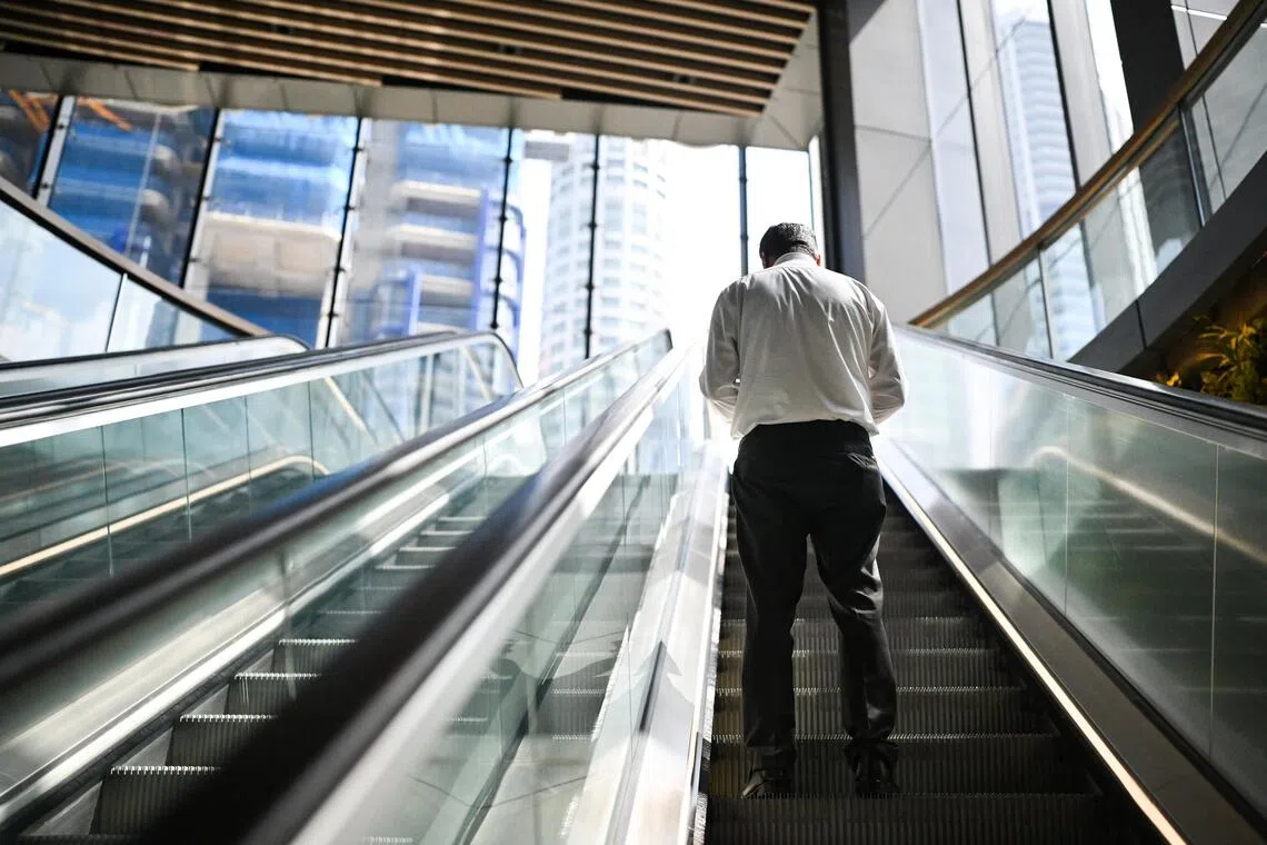 South Korea divided over proper escalator etiquette in new survey