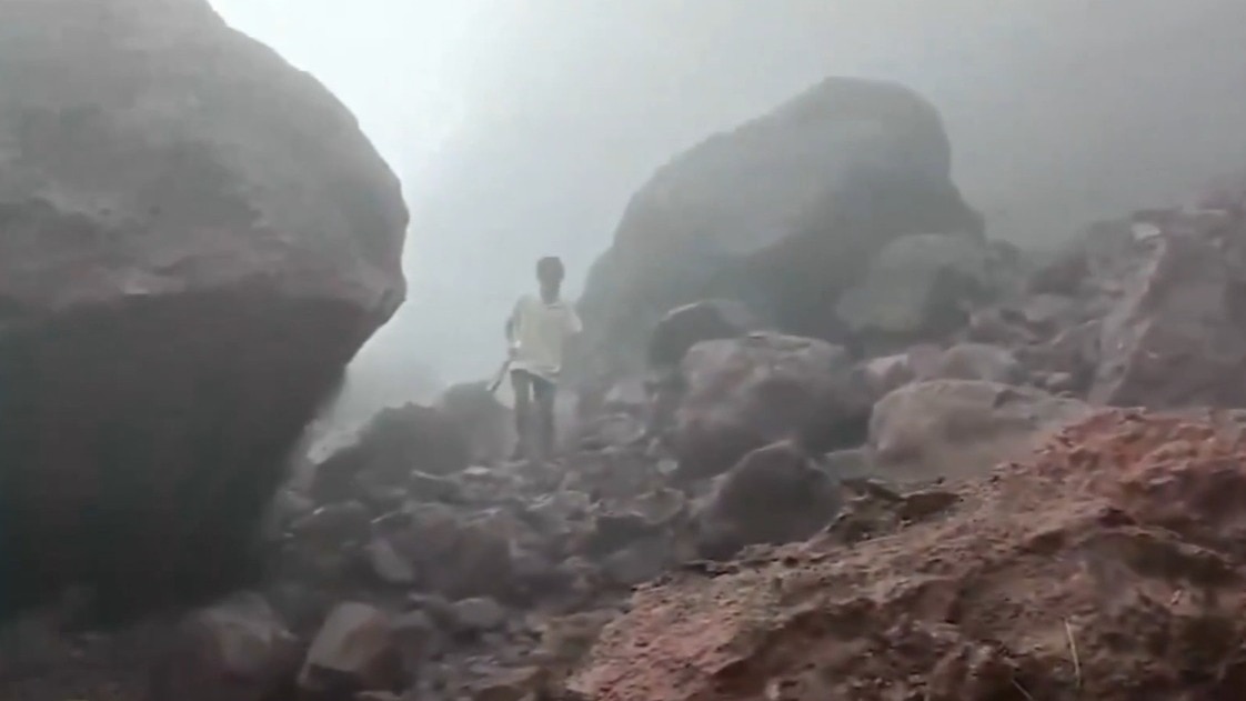 Landslide cuts off 15-20 villages in Maharashtra's Ratnagiri district
