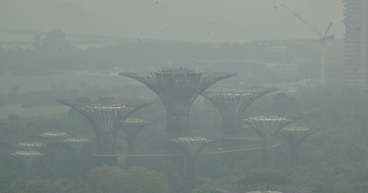 Singapore to distribute N95 masks as PSI approaches hazardous levels