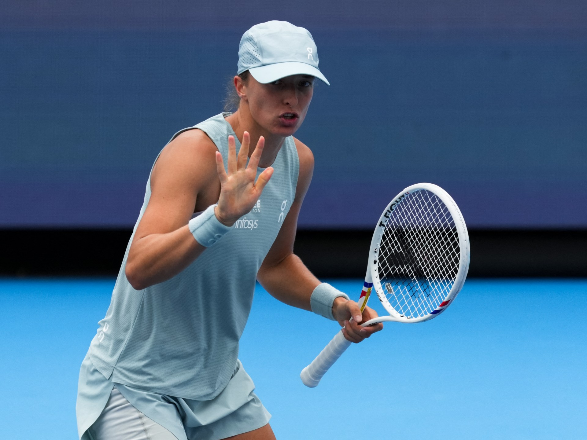 Swiatek advances to Cincinnati semis as Rybakina withdraws with injury