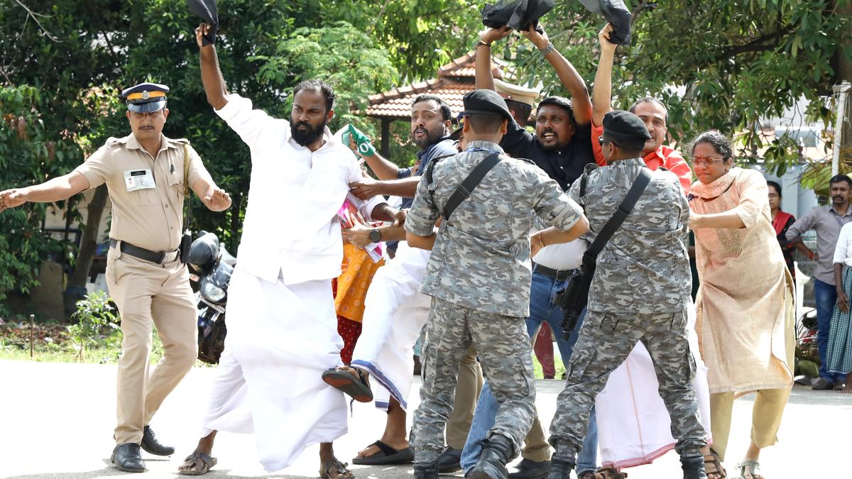 Youth Congress protests as Home Minister Amit Shah visits Kerala's Kollam