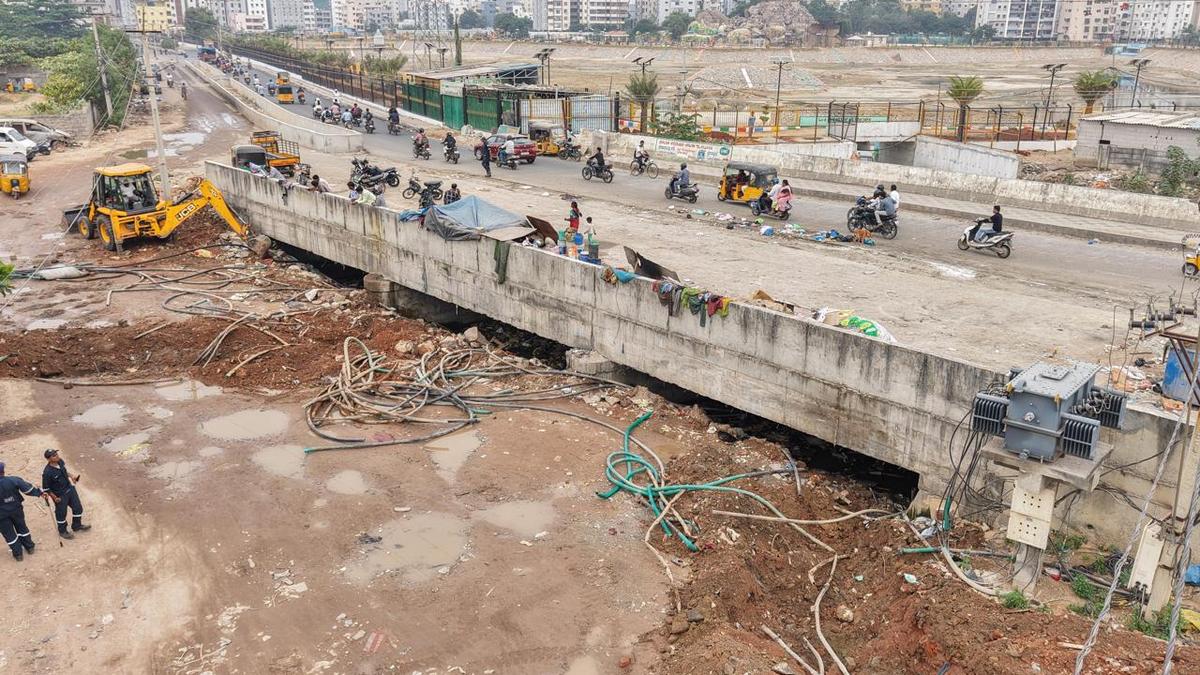 Hyderabad Authority Dismantles Illegal Water Extraction Network at Sunnam Cheruvu
