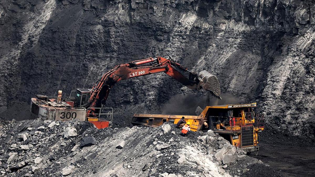 India's coal output accelerates as monsoon weakens, hits 1.7 MT daily