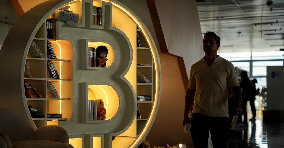 Bitcoin rallies 8% as short squeeze boosts crypto recovery momentum