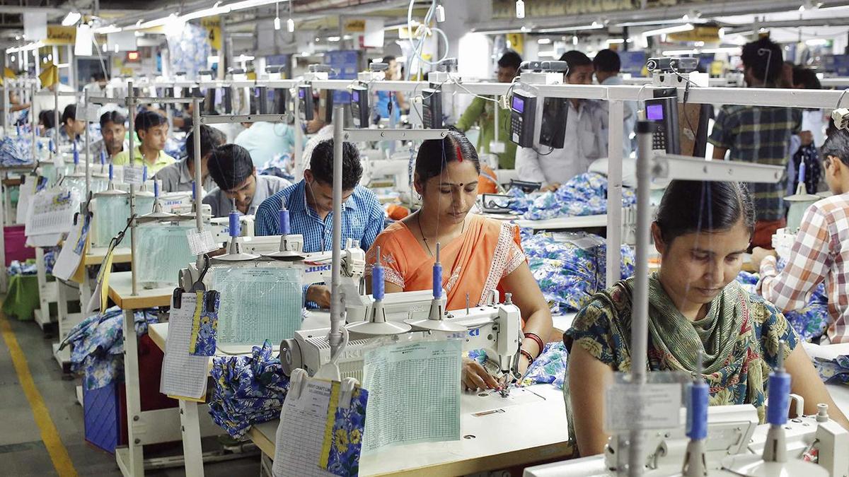 Garment Workers Protest New Provident Fund Withdrawal Restrictions