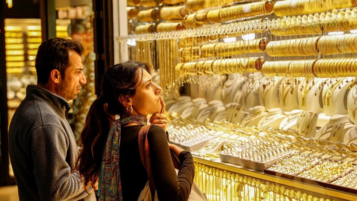 Gold and silver prices shift sharply as commodity markets open