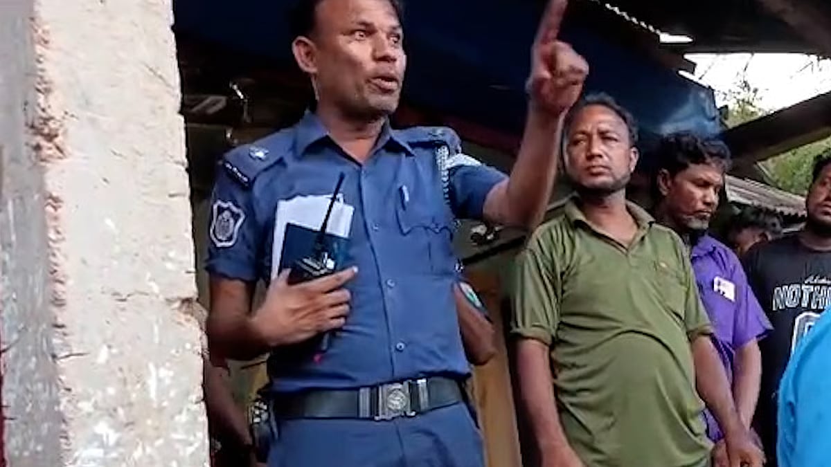 ইউনিফর্মের জন্য ঘুষ দিয়েছি, ঘুষ নিতে গিয়েছি: এএসআইর মন্তব্য ভাইরাল