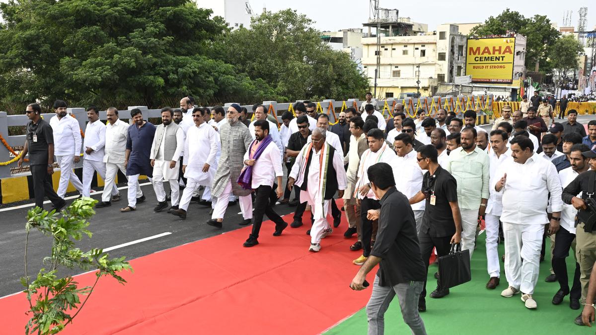 विपक्ष नेता रेवंथ ने केसीआर के इस्तीफे की मांग को लेकर प्रदर्शन का आह्वान किया