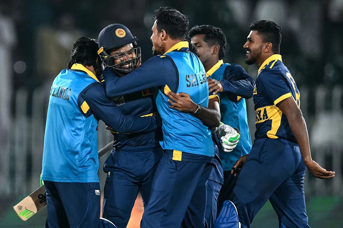 ইংল্যান্ডের বিপক্ষে শ্রীলঙ্কা ৪৩০ রান করে জয় নিশ্চিত করল