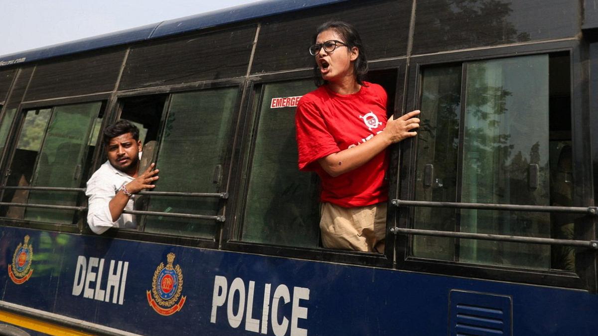 छात्र संगठन ज्ञानेश कुमार के इस्तीफे तक प्रदर्शन जारी रखने का संकल्प