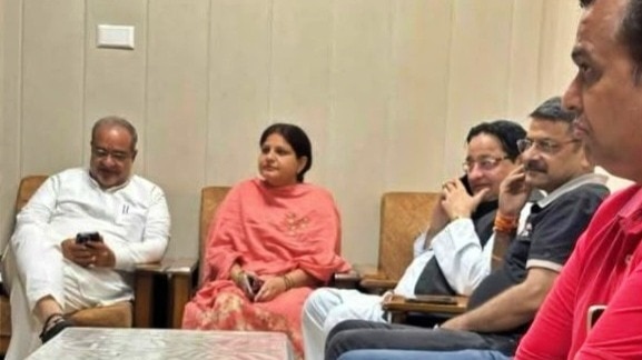 Former Samajwadi Party MP clarifies viral photo with BJP leaders