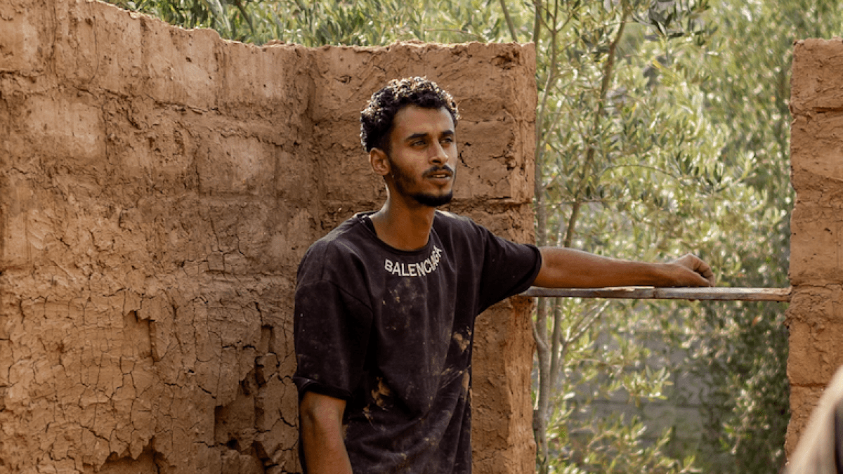 Palestinian refugee turns to traditional mud-brick construction amid shelter crisis