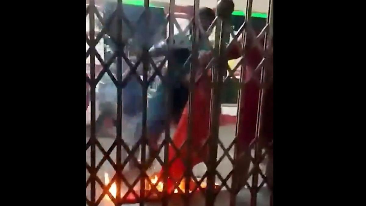 Clash at Jadavpur University as student groups clash over general body meeting