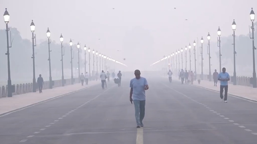 दिल्ली में फिर लौटा धुंध, सर्दी के मौसम में प्रदूषण की चिंता
