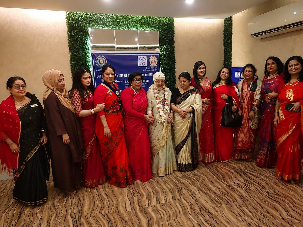 ঢাকার সুবিধাবঞ্চিত নারীদের সহায়তায় ইনার হুইল অগ্রদূত সদস্যরা