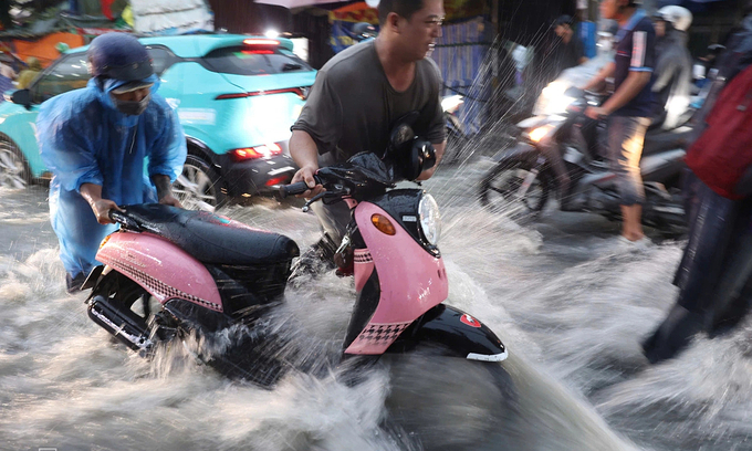 Ho Chi Minh City faces heightened flood threat as rain persists through week