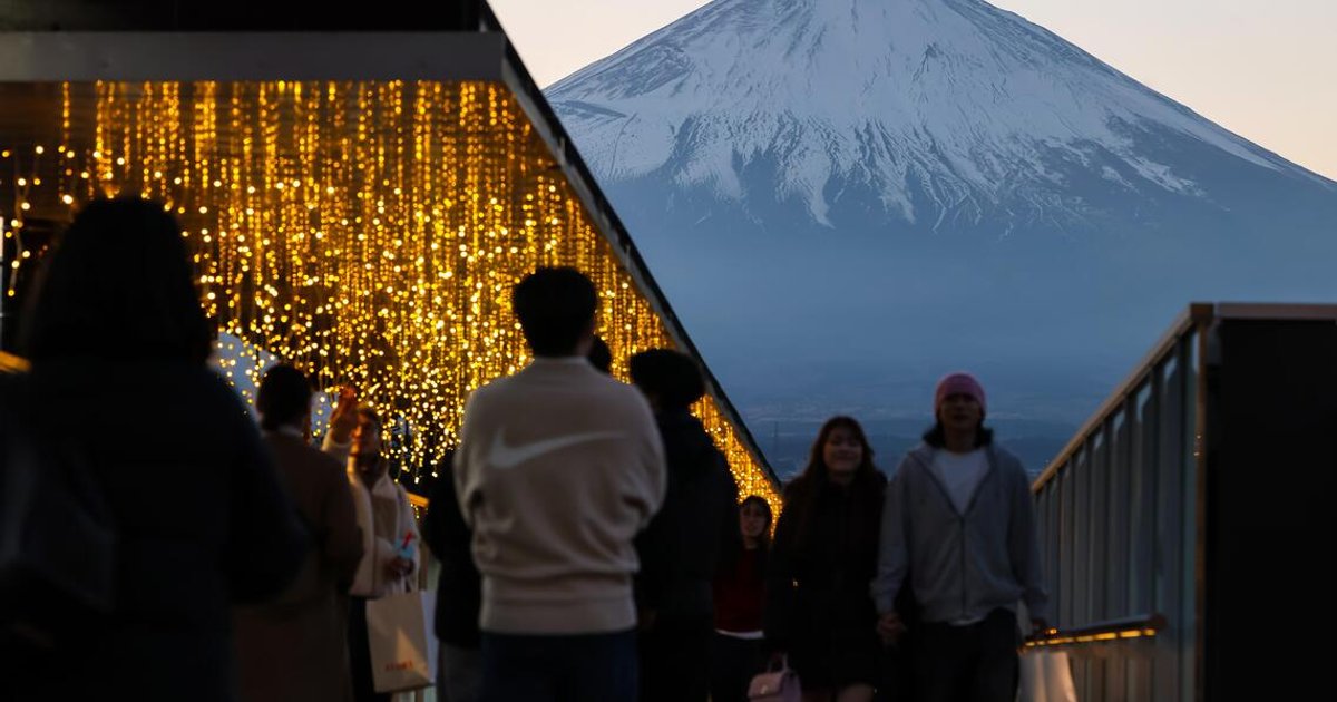 Mount Fuji records unusually late first snowfall of season