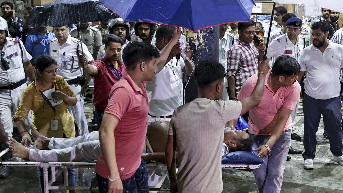 कोलकाता दुर्गा पूजा भगदड़ में मृतकों की संख्या 19 हुई; हाईकोर्ट जज करेंगे जांच