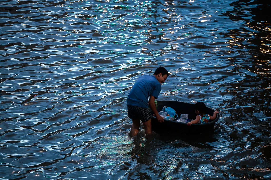 Bangkok floodwaters to recede within days if rain holds