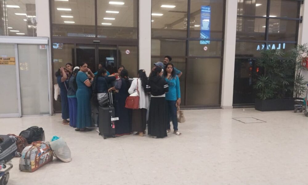 Kuwait deports 20 Sri Lankans for visa violations