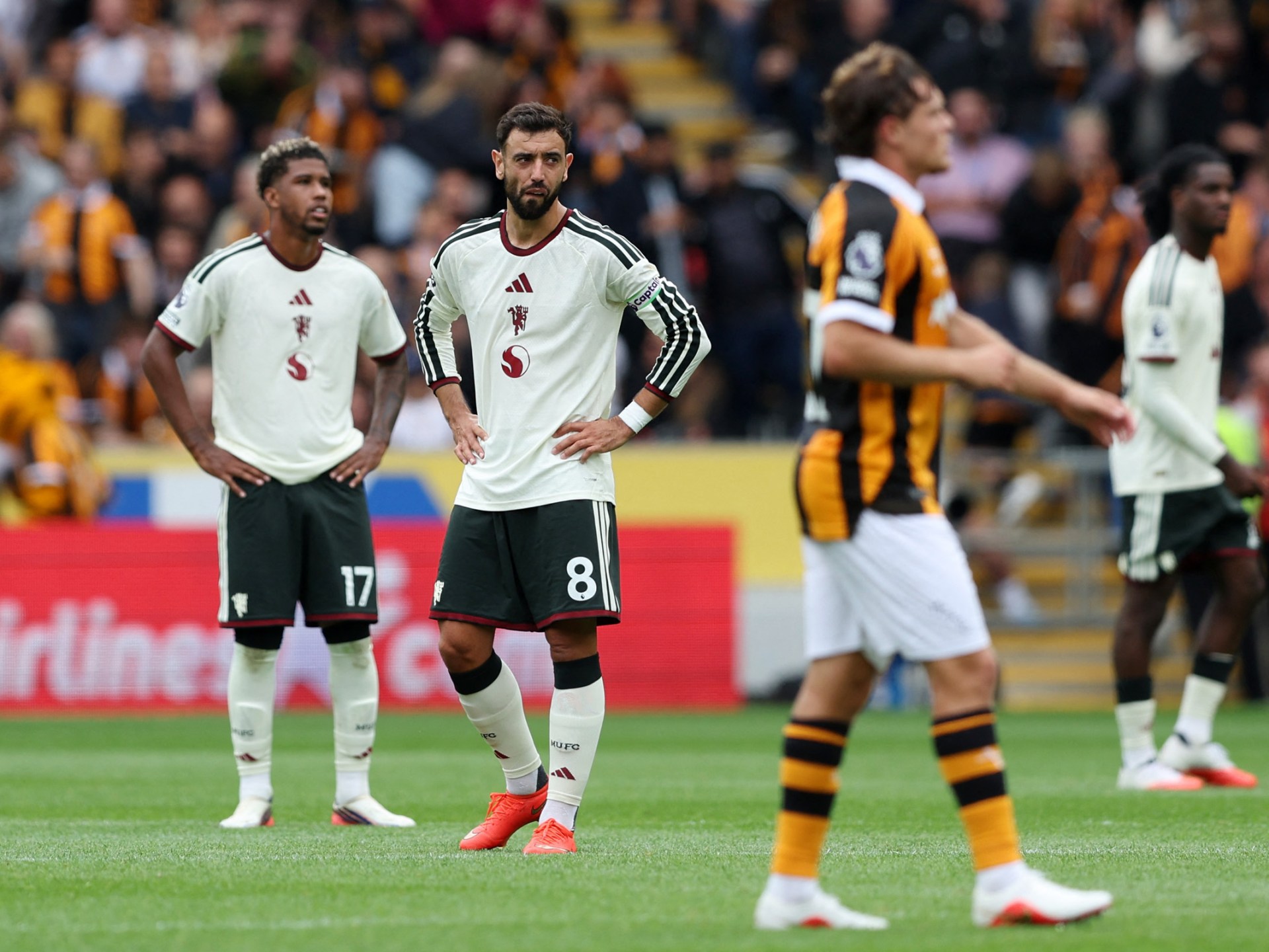 Manchester United suffer opening defeat to promoted Hull City