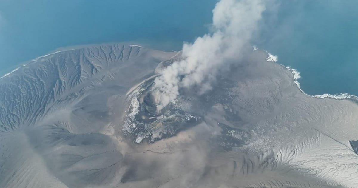 Airlines suspend Jakarta flights as volcanic ash disrupts operations