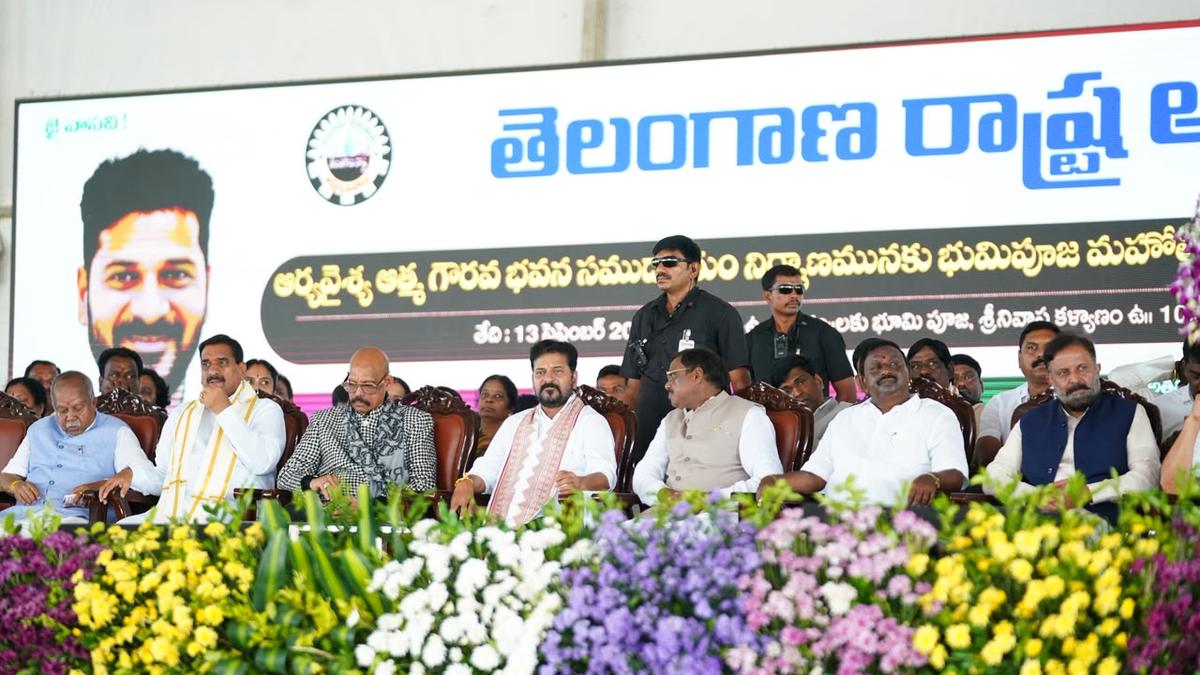 Telangana CM urges Vaishya community to assert political representation