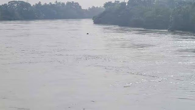 Rescue teams intensify search for missing youth in Kelani River