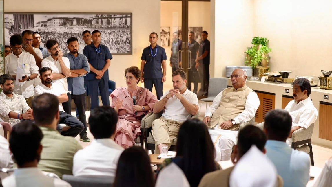 राहुल गांधी ने कांग्रेस कार्यकर्ताओं को दीर्घकालीन संघर्ष के लिए तैयार रहने का आह्वान किया