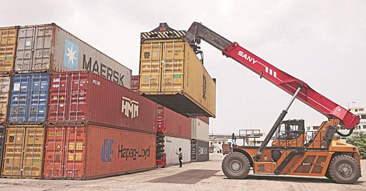 China's Exports Surge 25% in August on Auto, Tech Demand