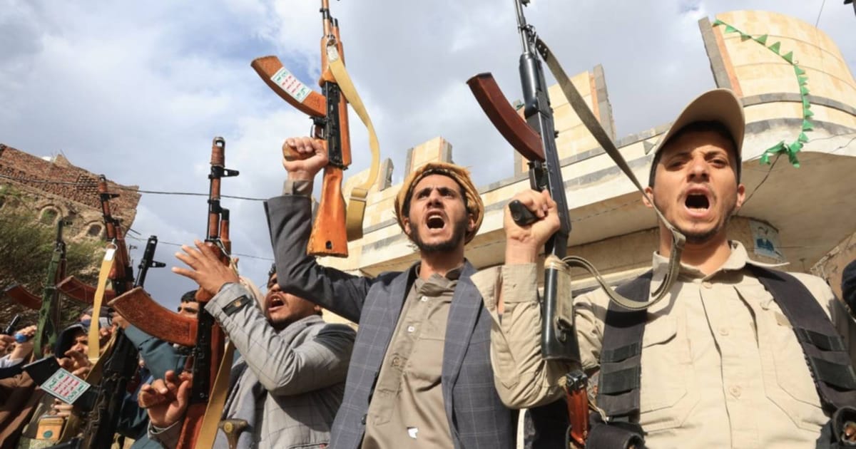 Yemen government forces strike Houthi positions in Red Sea city