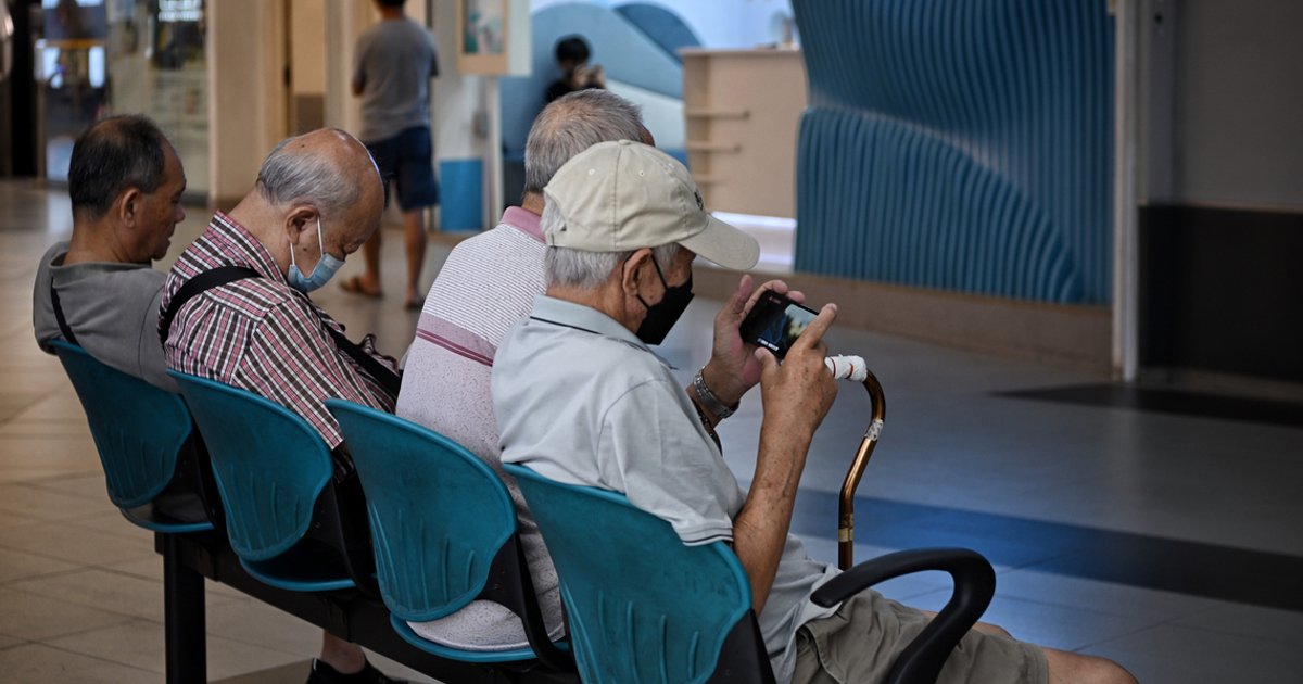 Difficulty Rising from Chair May Signal Early Frailty, Experts Say