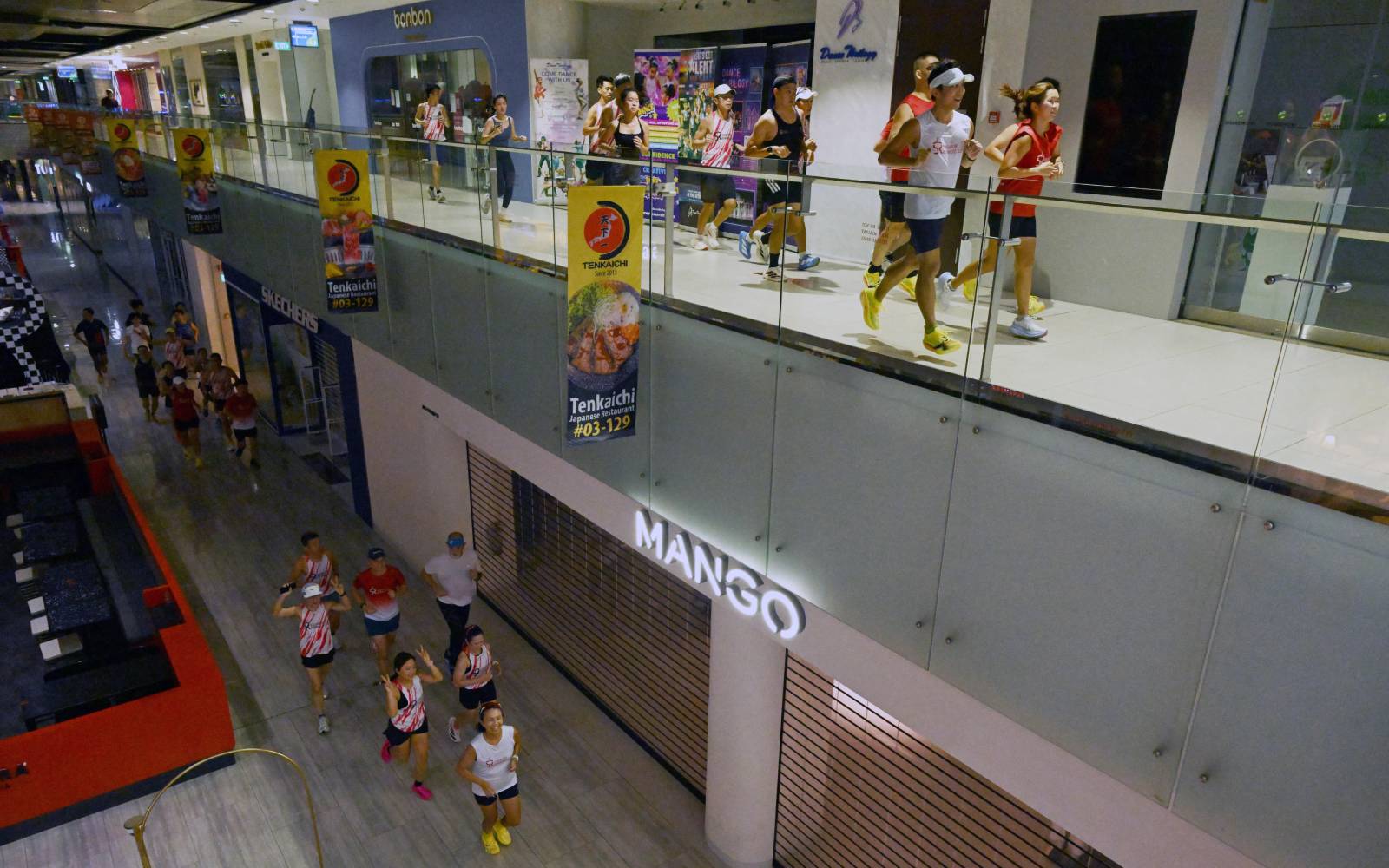 Singapore fitness enthusiasts turn to indoor malls as haze worsens
