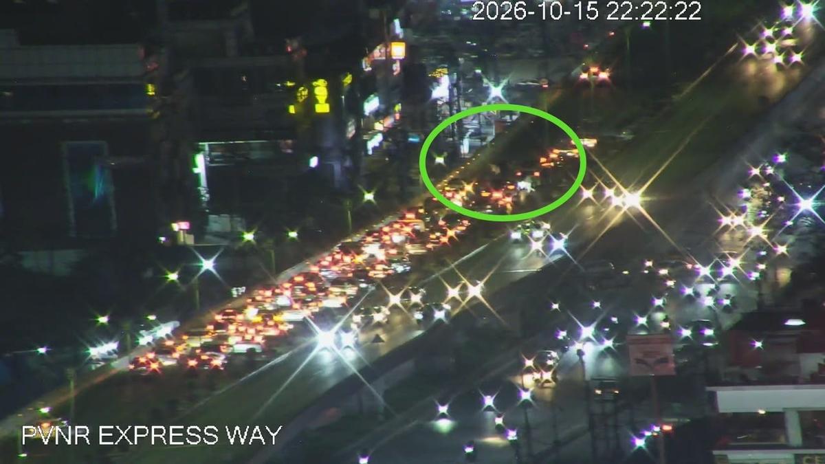 Electric vehicle collision triggers multi-car pileup on Hyderabad expressway