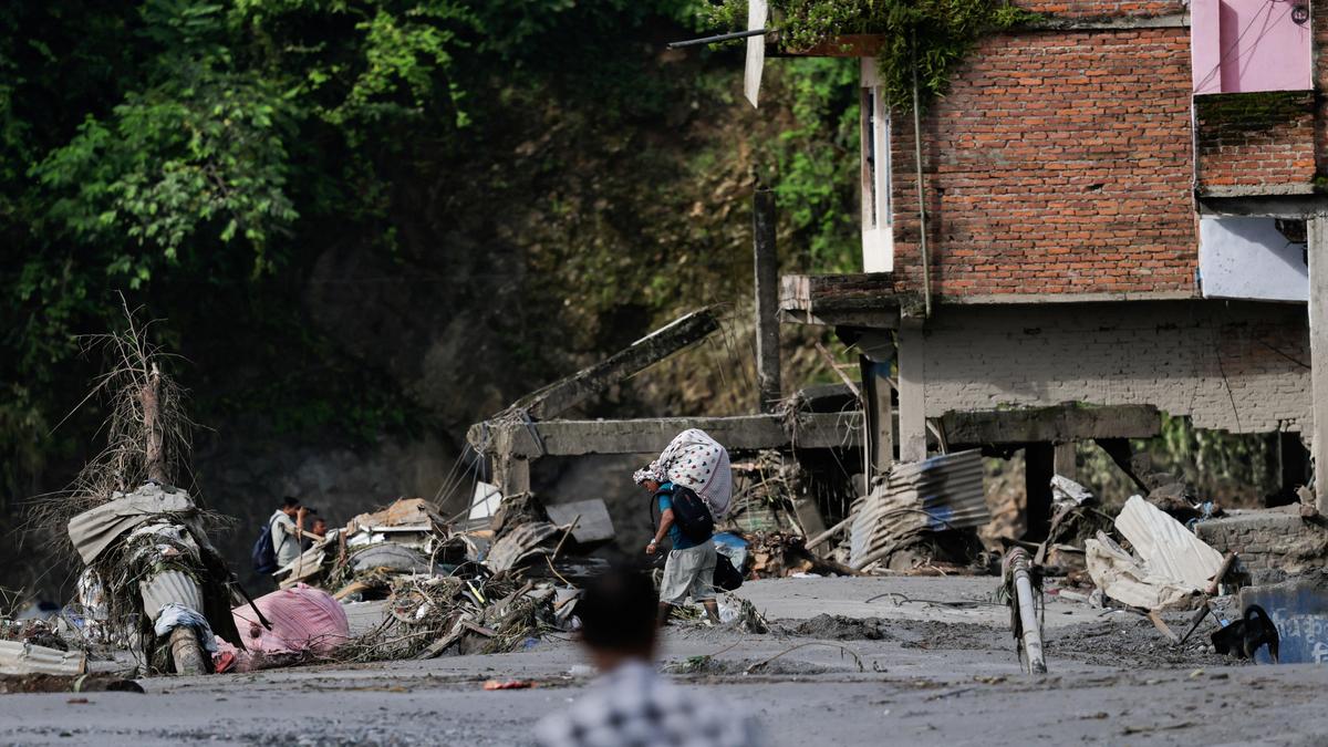 नेपाल में बाढ़: केरल के 30 पर्यटक फंसे, राहत कार्य जारी