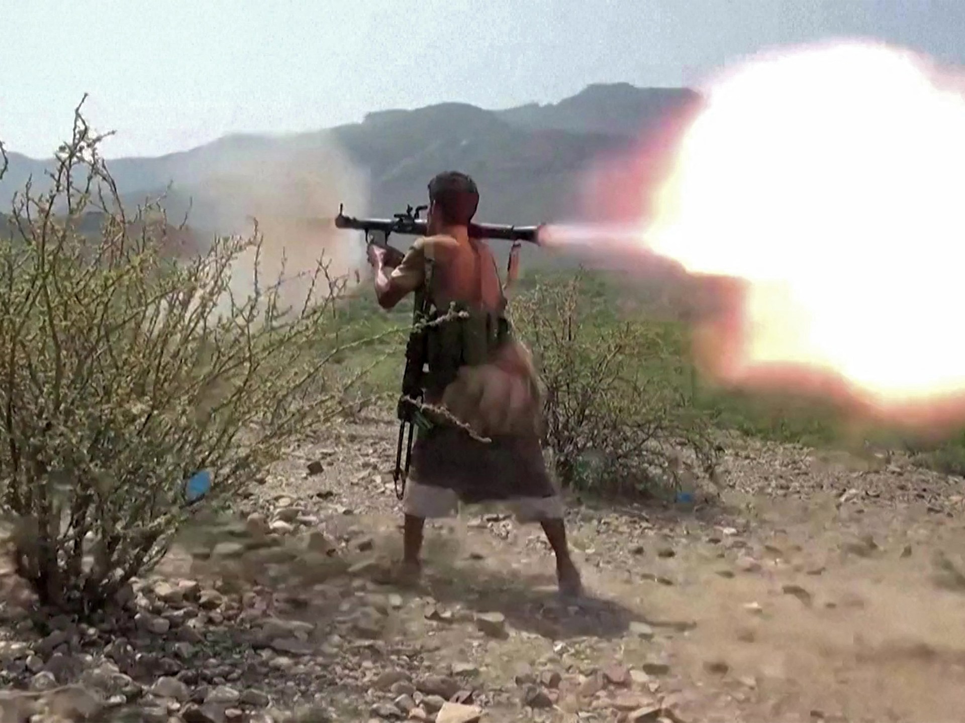 Yemen conflict escalates with fresh fighting over capital and strategic waters