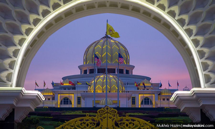 Pakar Undang-undang Cadangkan Tribunal Diraja dan Peraturan Darurat untuk Selesaikan Krisis Negeri Sembilan