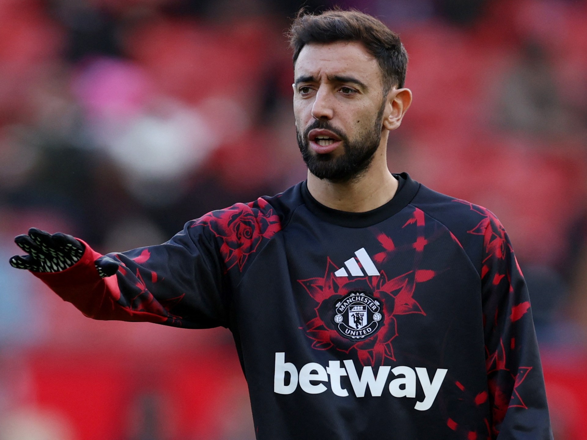 Fernandes leads Manchester United against Chelsea in Premier League clash