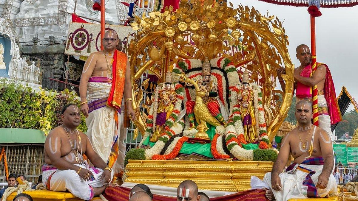 नवरात्रि ब्रह्मोत्सव में भक्तों ने देखा भगवान मलयप्पा स्वामी का भव्य रथ