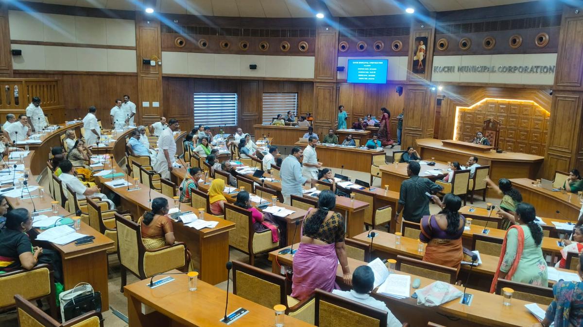 Kochi Council Divided Over Driver Suspension, Seeks Probe Verification