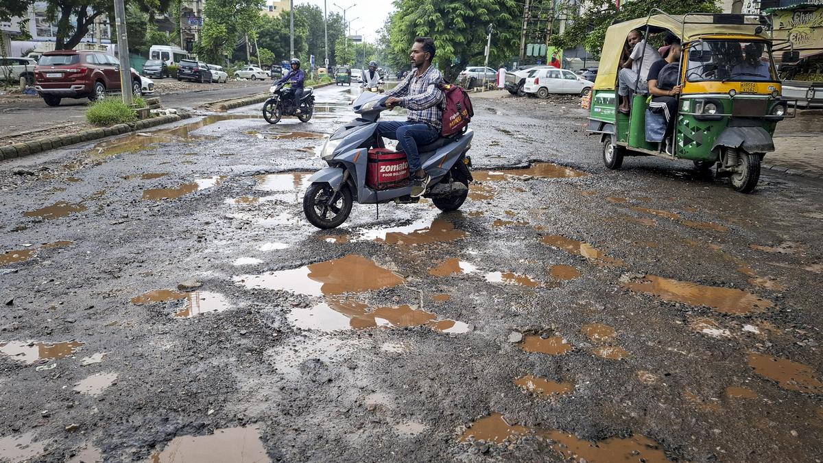 गुड़गांव के बुनियादी ढांचे को शहर के आकार के अनुरूप होना चाहिए: आयोग
