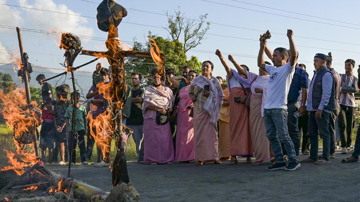 इम्फाल में मैतेई समूहों का प्रदर्शन, मुख्यमंत्री के इस्तीफे की मांग