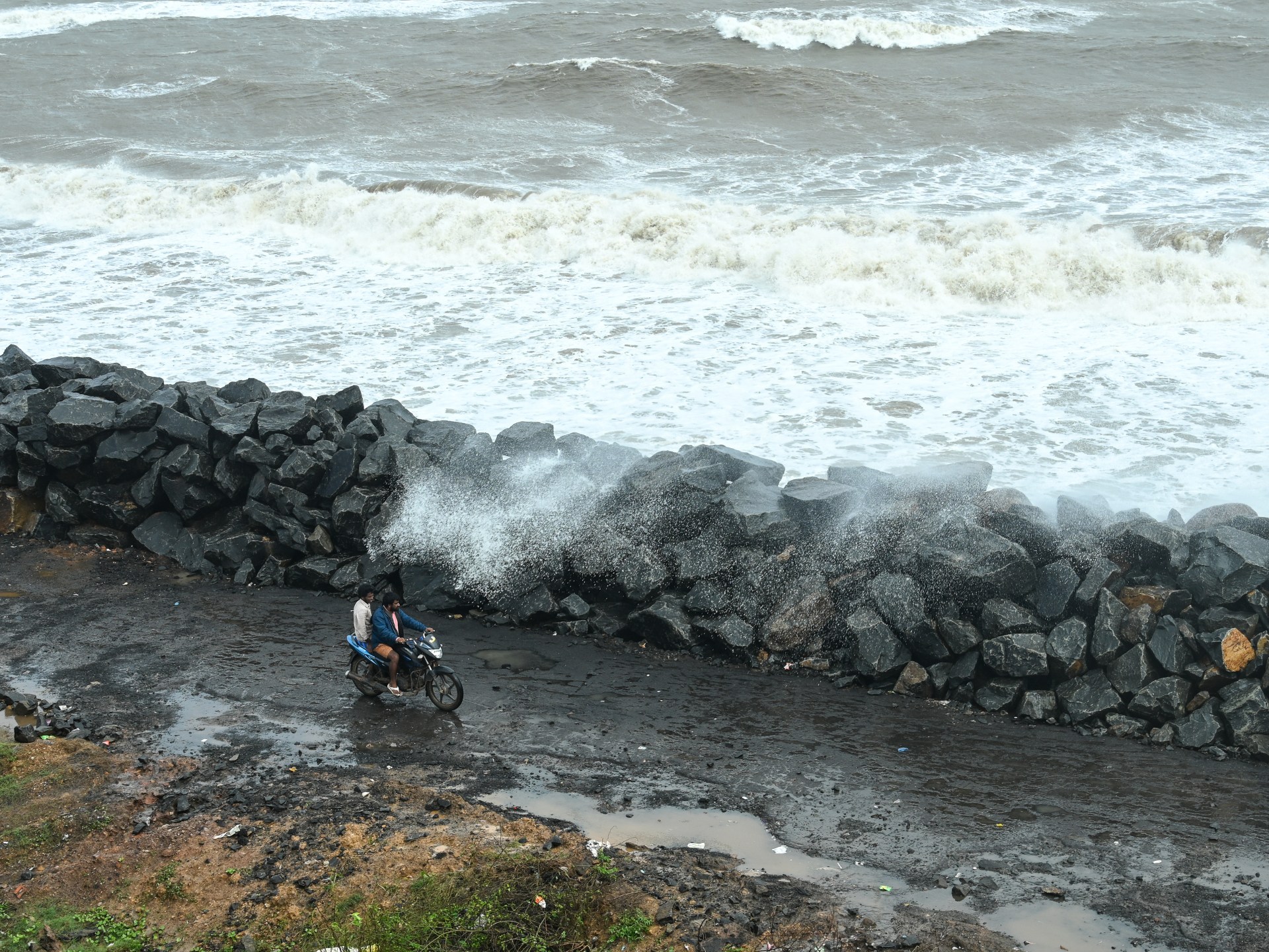 India launches massive evacuation as Cyclone Arnab approaches landfall