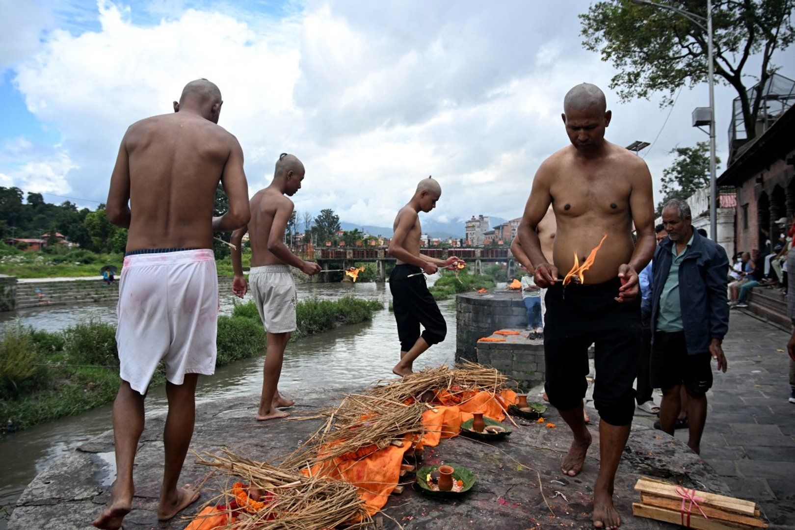 Nepal families grieve as search continues for thousands missing