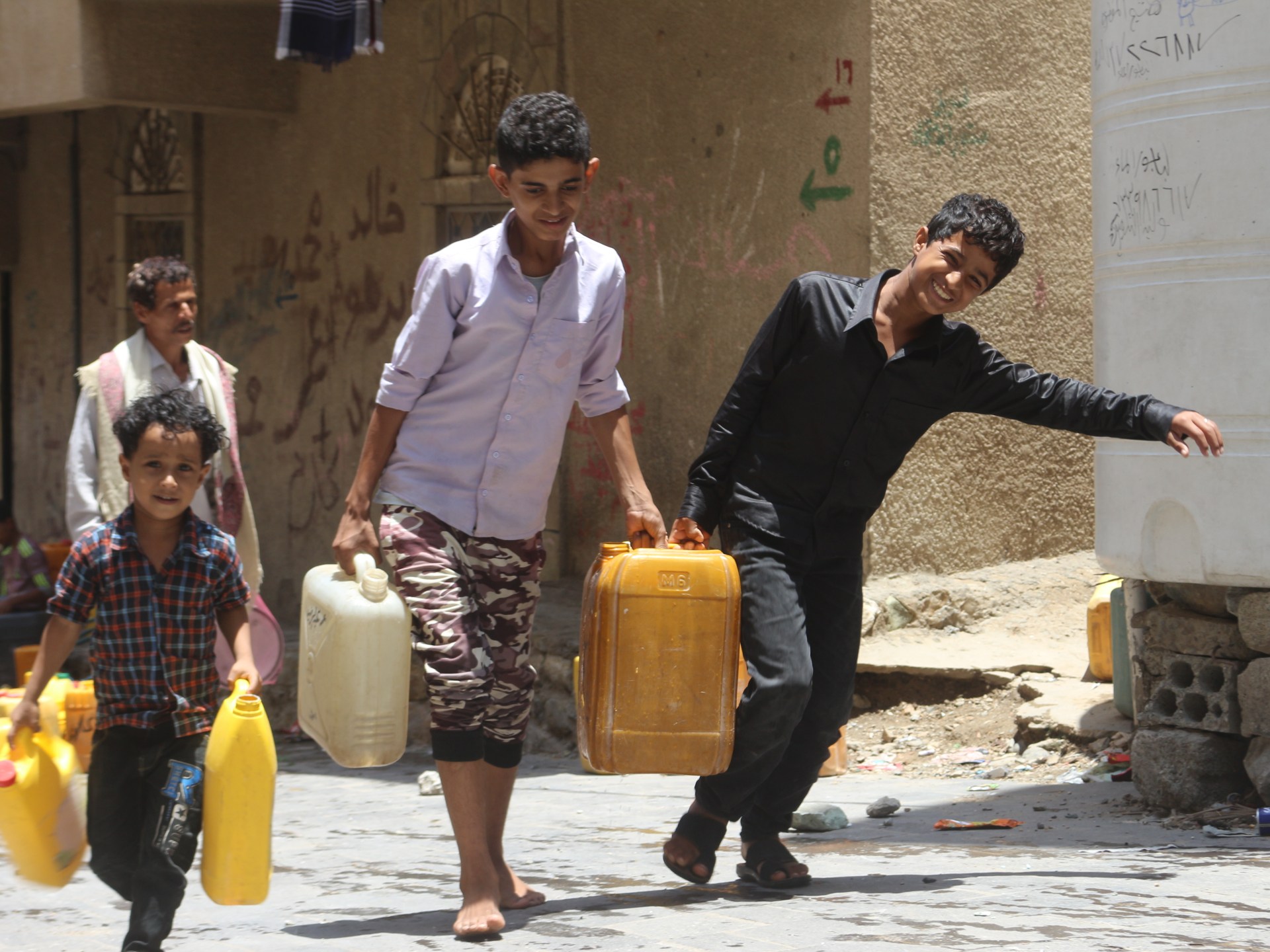 Yemen's Taiz faces renewed hardship as militant advances restrict supplies